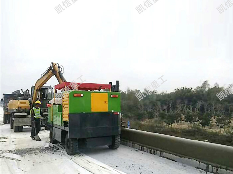 混凝土路邊石自動滑模成型機